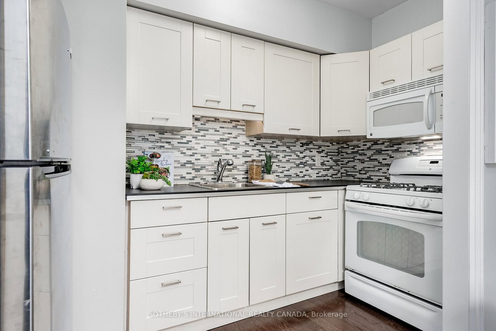 412 Wellesley Street E - Photo 32