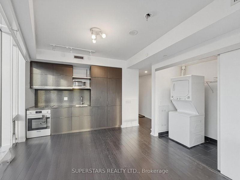 1412 - 197 Yonge St, Toronto, M5B 1M4 | Image 3