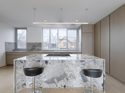 Upper - 899 Dundas St | Toronto | Image