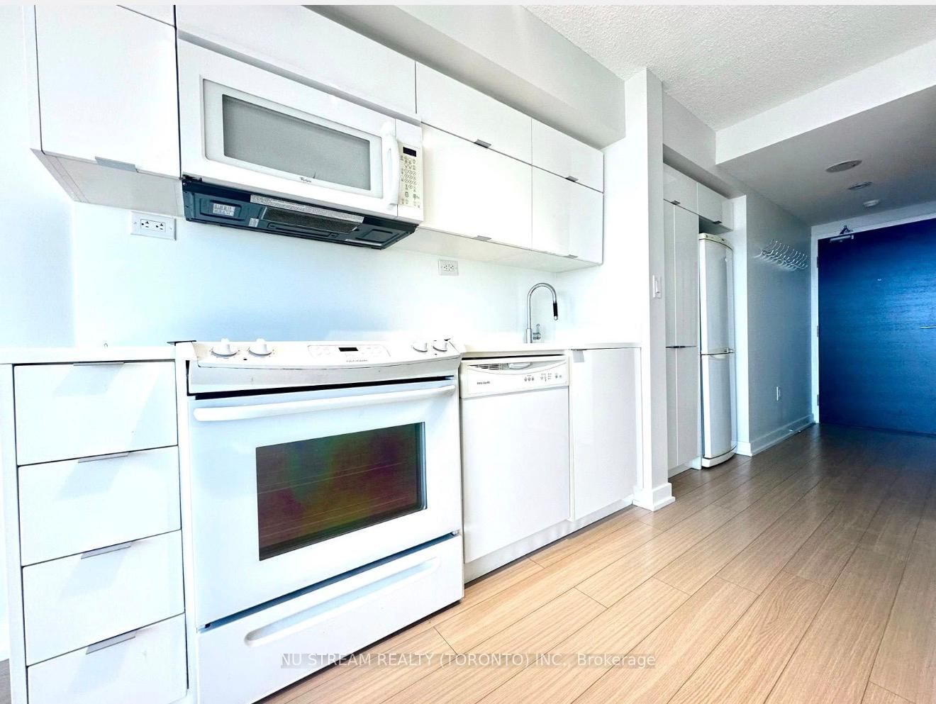 Condo for sale at 953-151 Dan Leckie Way, Toronto, Ontario, M5V 4B2 - Waterfront Communities C1 - MLS: C12853608