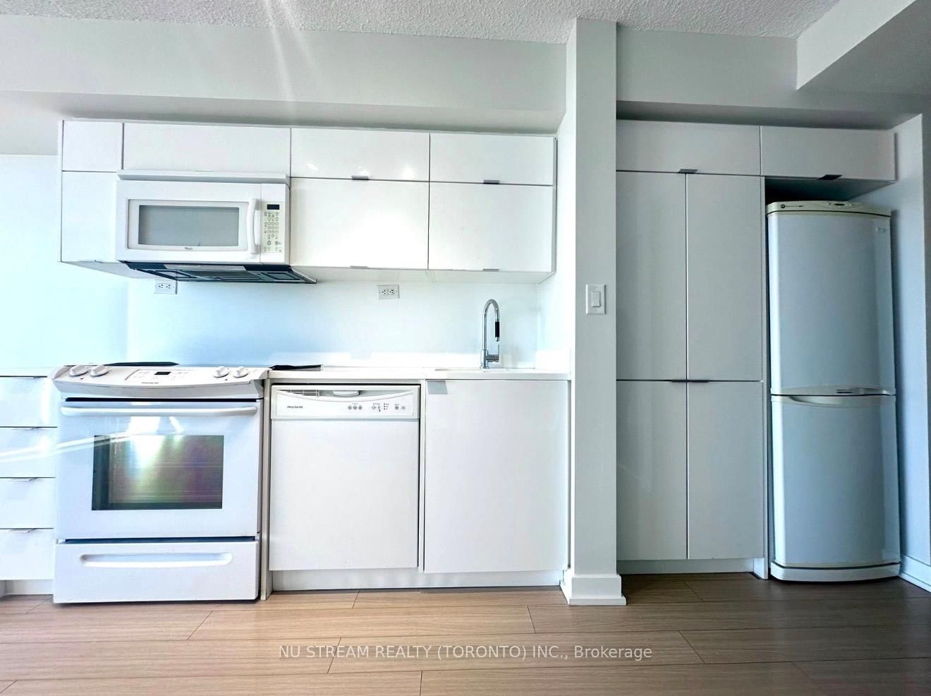 Condo for sale at 953-151 Dan Leckie Way, Toronto, Ontario, M5V 4B2 - Waterfront Communities C1 - MLS: C12853608