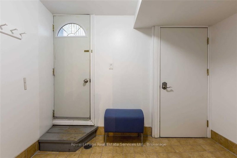 Lower - 148 Major Lower APT St, Toronto, M5S 2L2 | Image 2