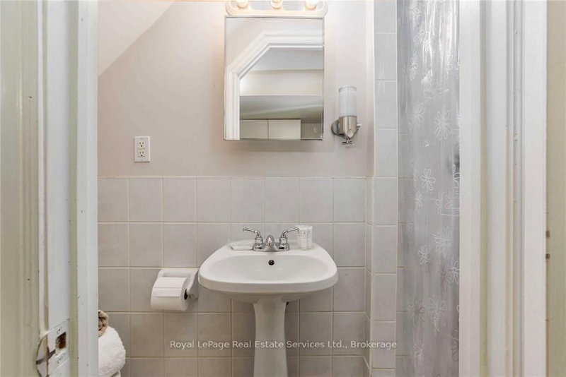 Lower - 148 Major Lower APT St, Toronto, M5S 2L2 | Image 3