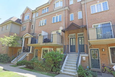 3-bed Townhouse, Condo · 28 Sommerset Way