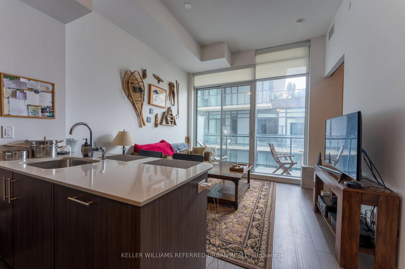 home for lease on 1005-297 College Street