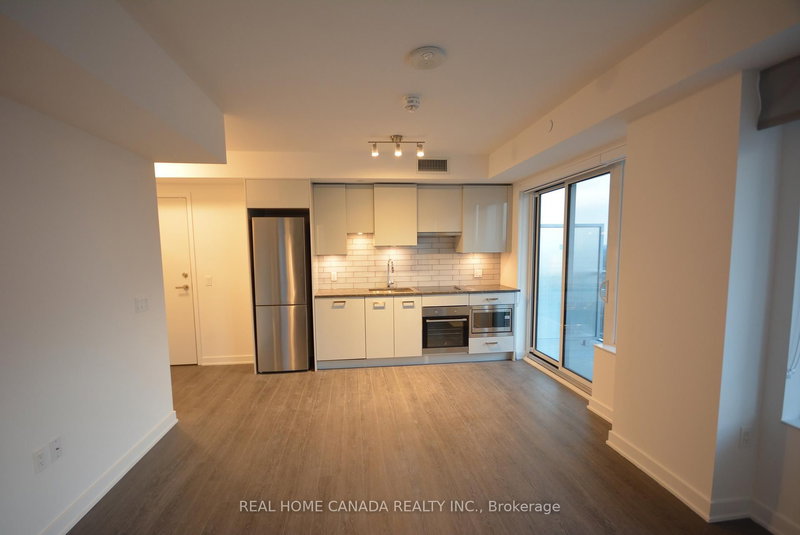 home for lease on 2704-195 Redpath Avenue
