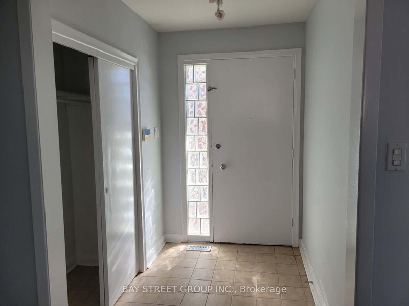 Upper - 110 Acton Ave, Toronto, M3H 4H3 | Image 2