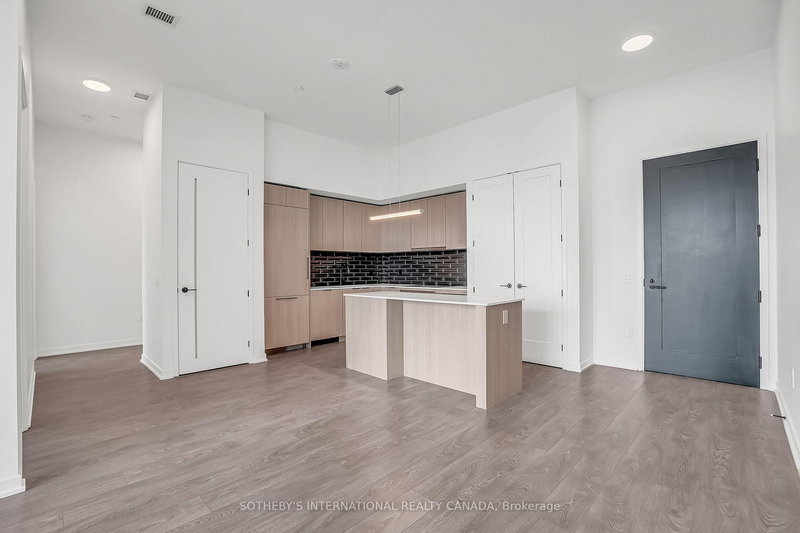 home for lease on PH17-88 Bathurst Street