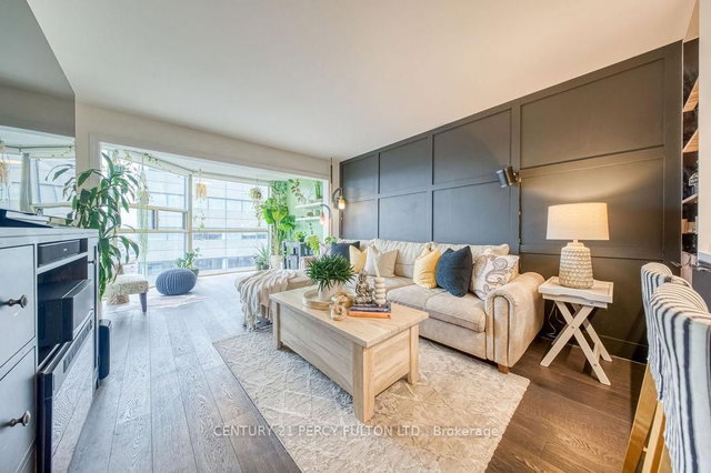 1201 - 725 King Street W