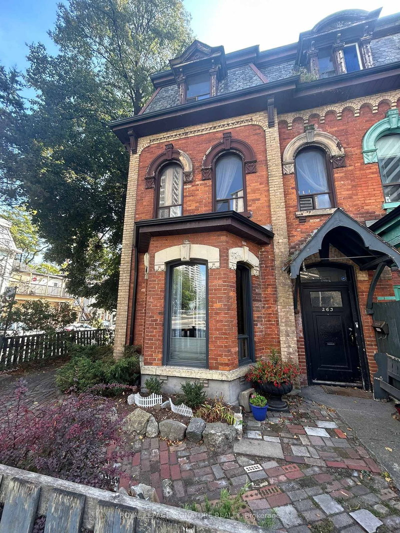 home for lease on Upper-263 Wellesley Street E