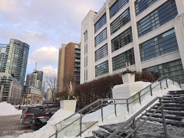 221 - 637 Lake Shore Boulevard W