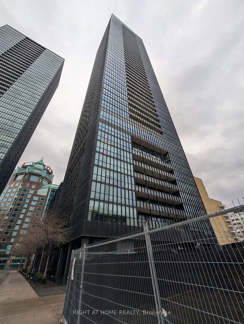 home for lease on 3307-101 Charles Street E