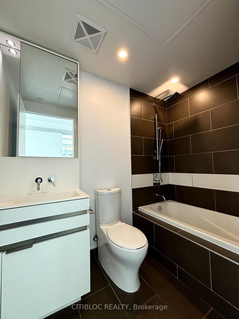 1409 - 197 Yonge St, Toronto, M5B 0C1 | Image 2