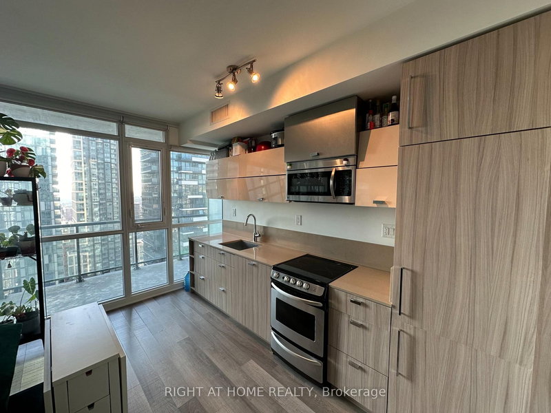 2501 - 290 Adelaide St W, Toronto, M5V 1P6 | Image 3