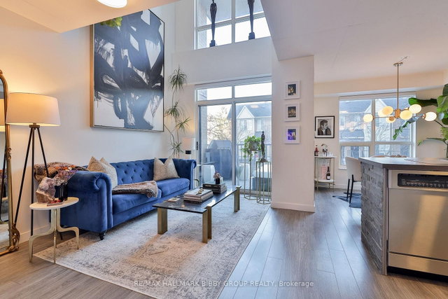 215 - 800 King Street W