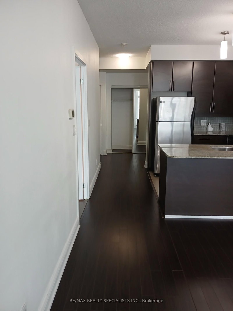 1611 - 18 Harbour St, Toronto, M5J 2Z6 | Image 2