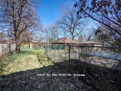 132 Blythwood Road • Toronto, ON photo 12
