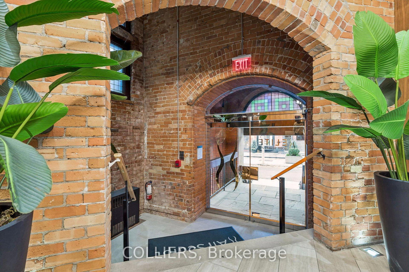 33 Hazelton Avenue - Photo 6