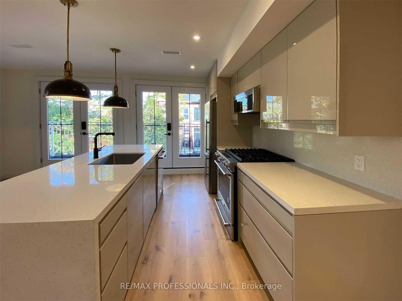 B - 41 Rolyat St, Toronto, M6J 1S5 | Image 3