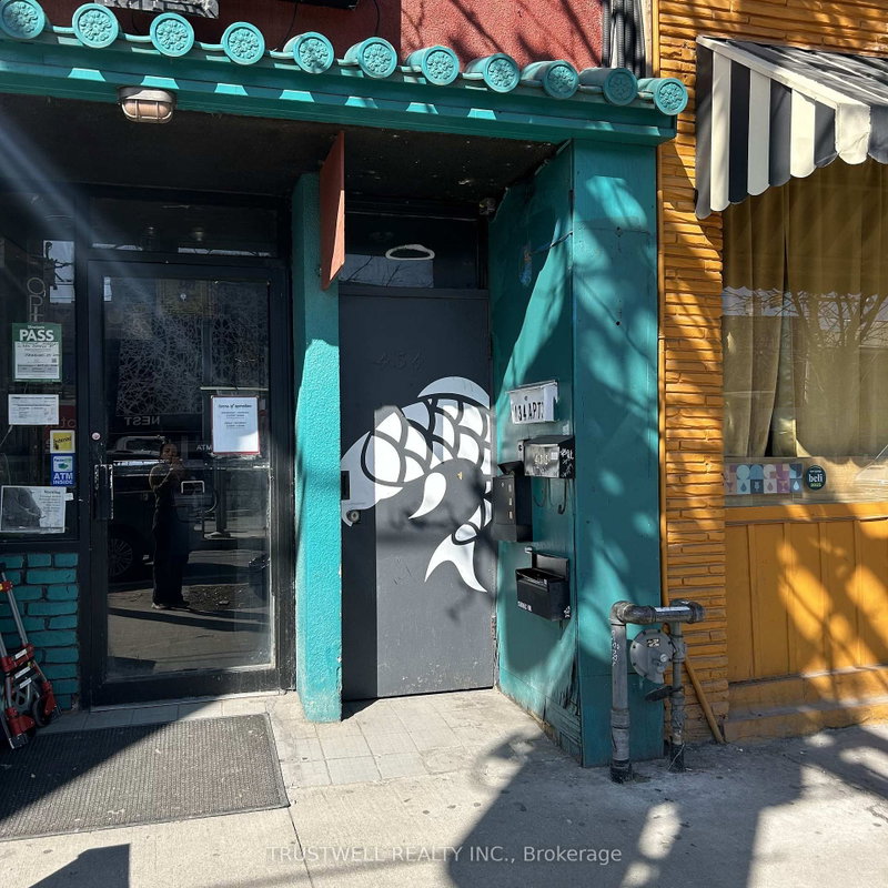 434 College St photo 3