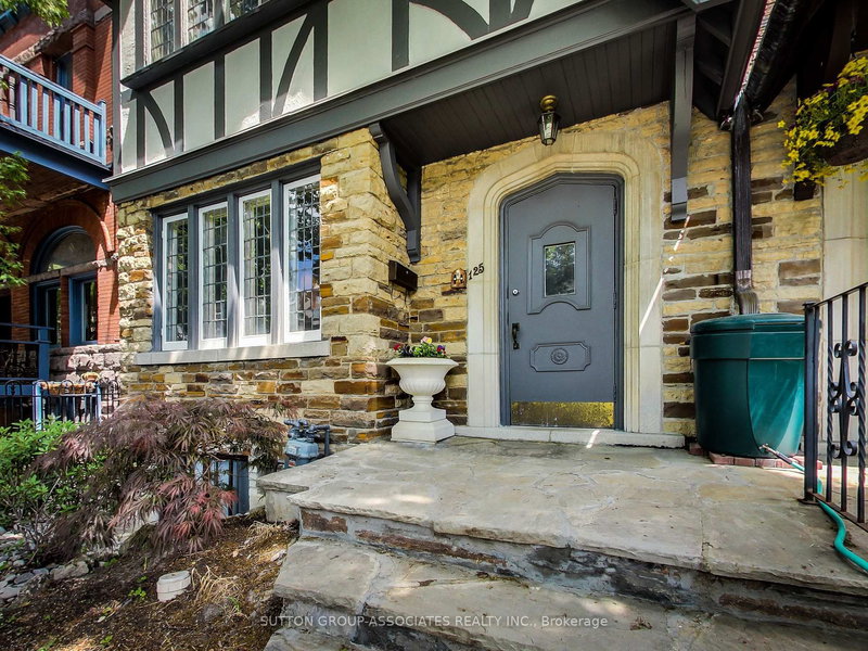 Main Fl - 125 Walmer Rd, Toronto, M5R 2X8 | Image 3