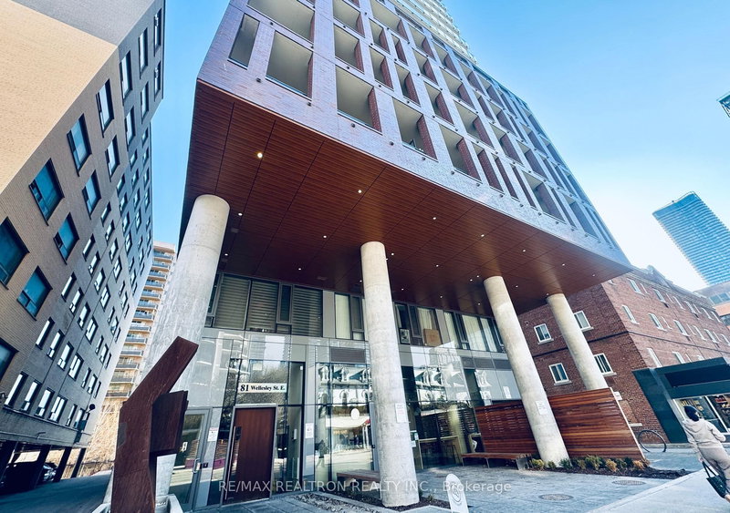 home for lease on 408-81 Wellesley Street E