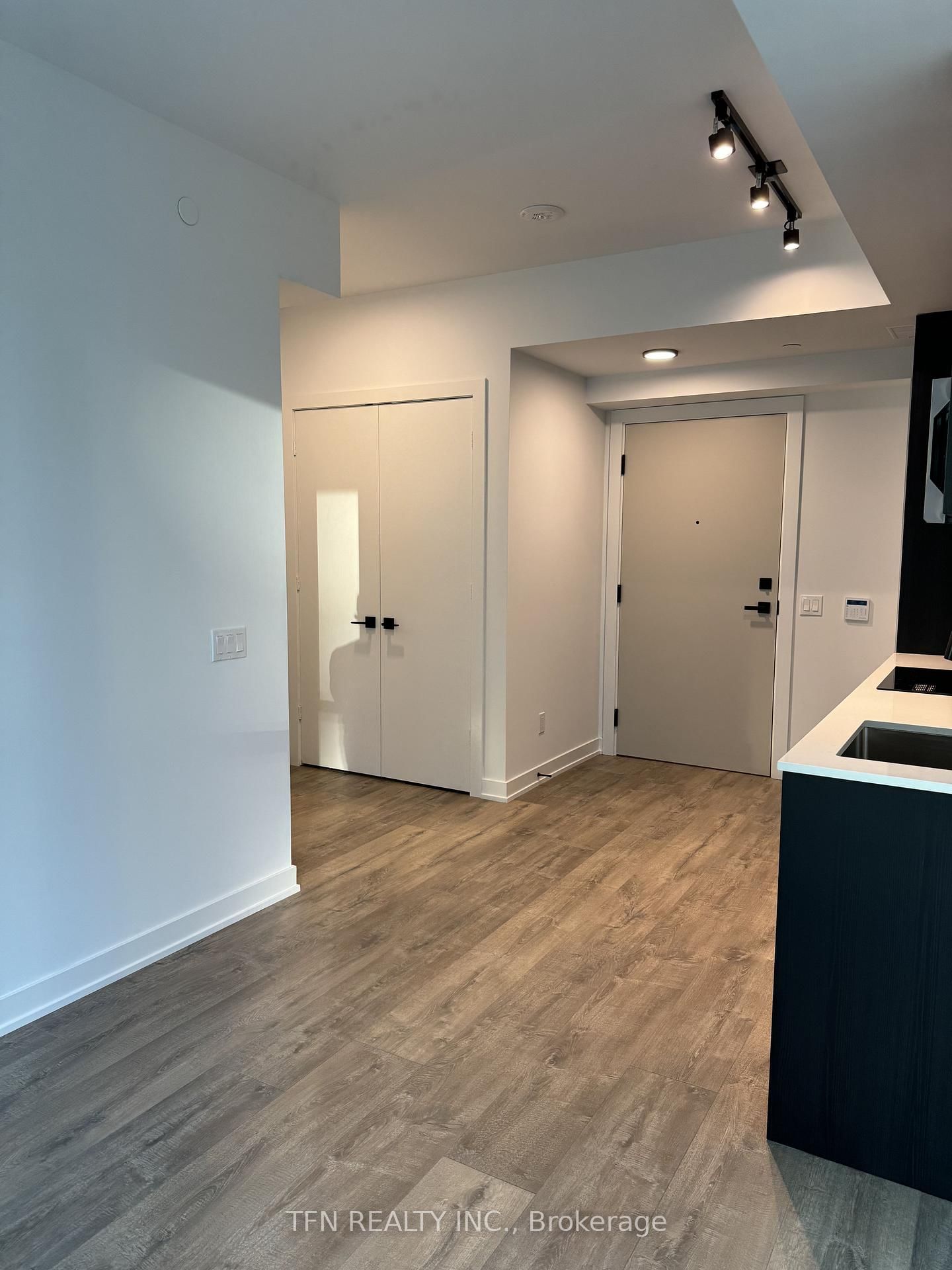 327 King Street W, Unit 3204 - Photo 11