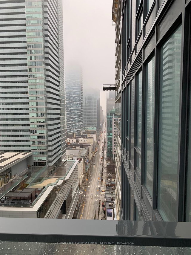 2307 - 125 Blue Jays Way