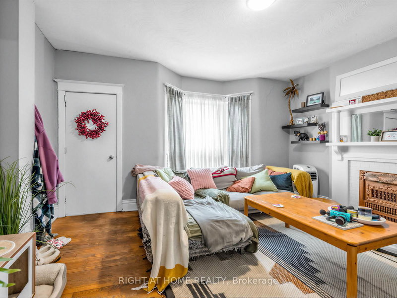 542 Crawford St, Toronto, M6G 3J8 | Image 3