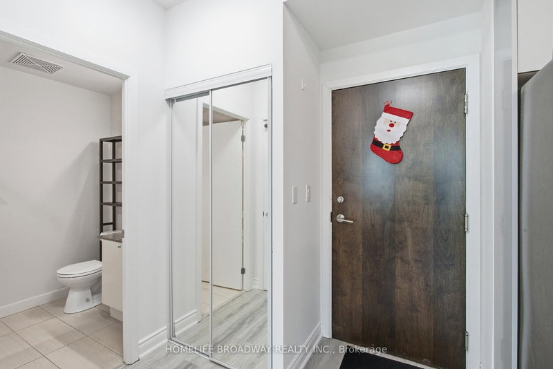 2009 - 18 Harbour St, Toronto, M5J 2Z6 | Image 3