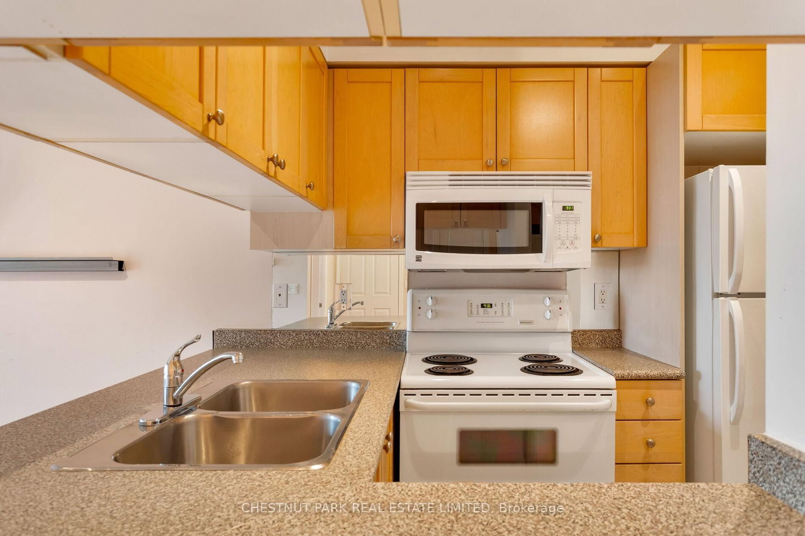 909 Bay Street, Unit 710 - Photo 13