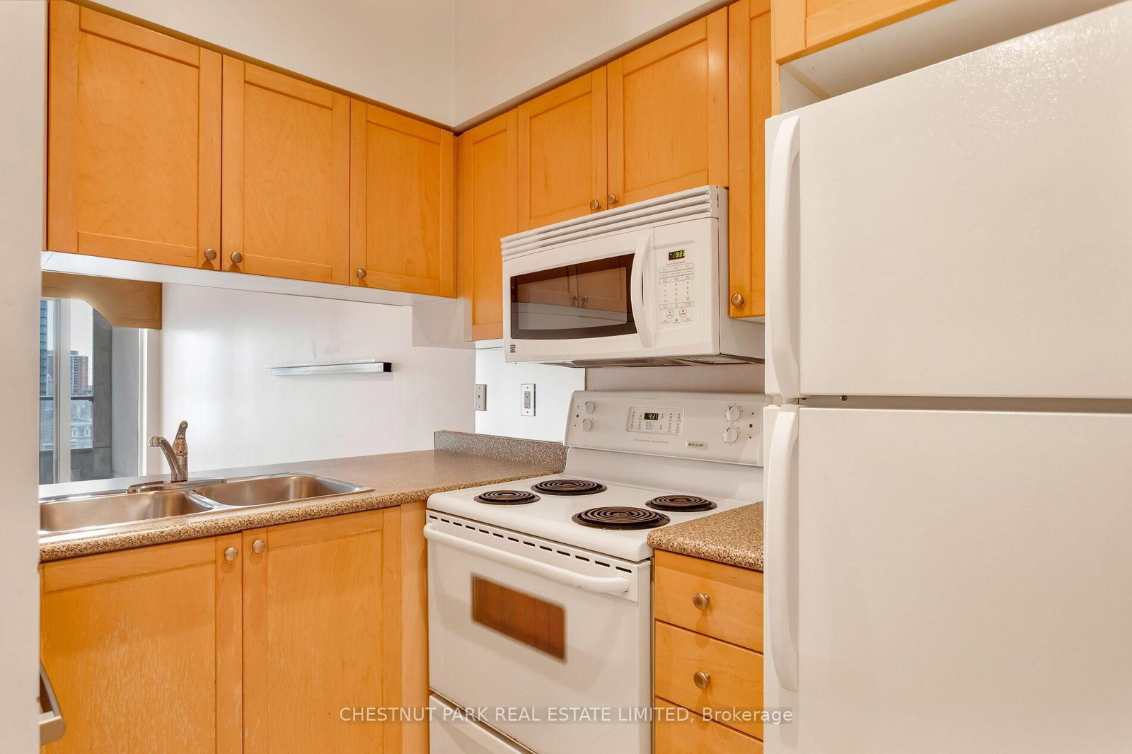 909 Bay Street, Unit 710 - Photo 14