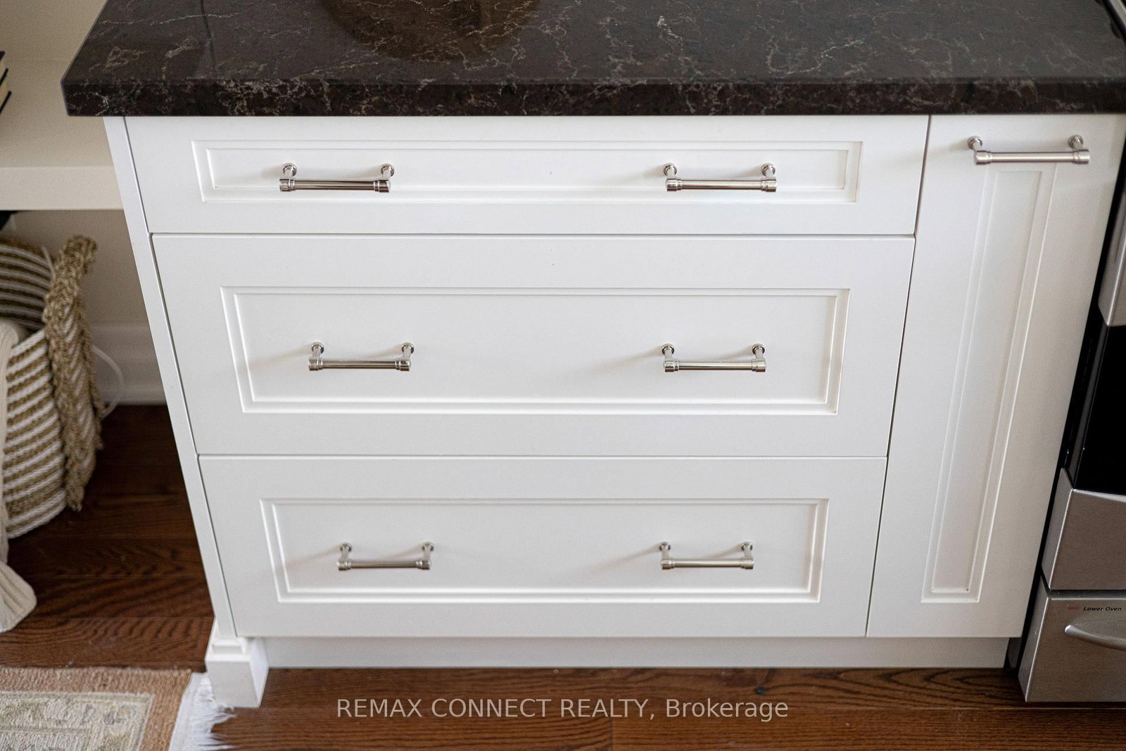 Townhouse sold at 122 Robinson Street, Toronto, Ontario, M6J 1M2 - Trinity-Bellwoods - MLS: C12866606