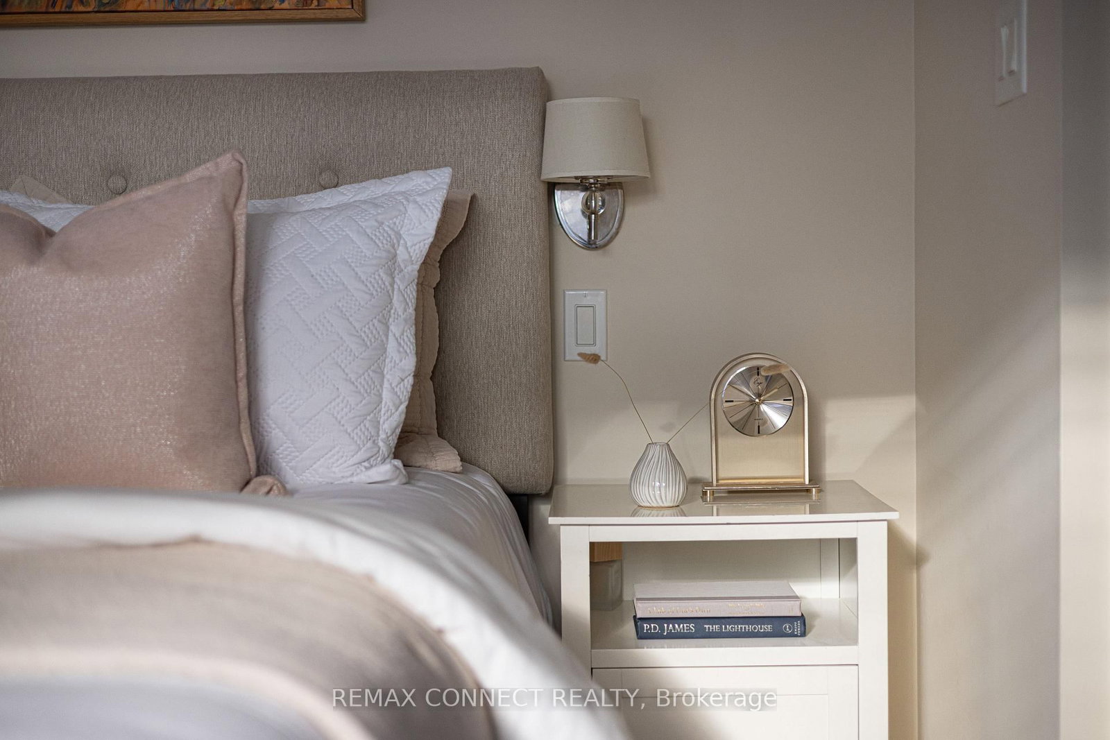 Townhouse sold at 122 Robinson Street, Toronto, Ontario, M6J 1M2 - Trinity-Bellwoods - MLS: C12866606