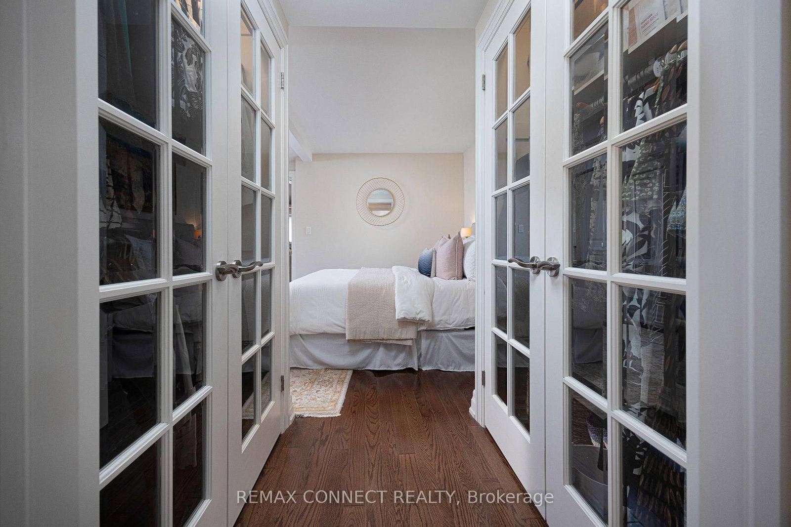 Townhouse sold at 122 Robinson Street, Toronto, Ontario, M6J 1M2 - Trinity-Bellwoods - MLS: C12866606