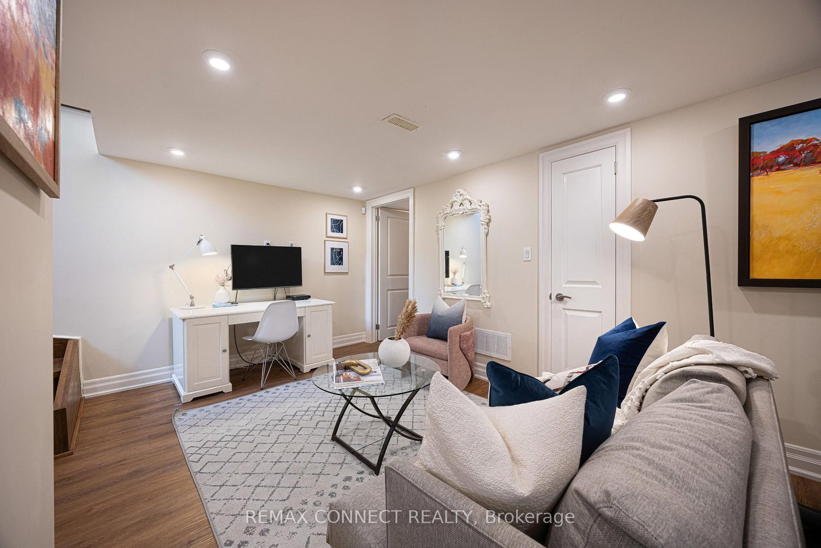 Townhouse sold at 122 Robinson Street, Toronto, Ontario, M6J 1M2 - Trinity-Bellwoods - MLS: C12866606