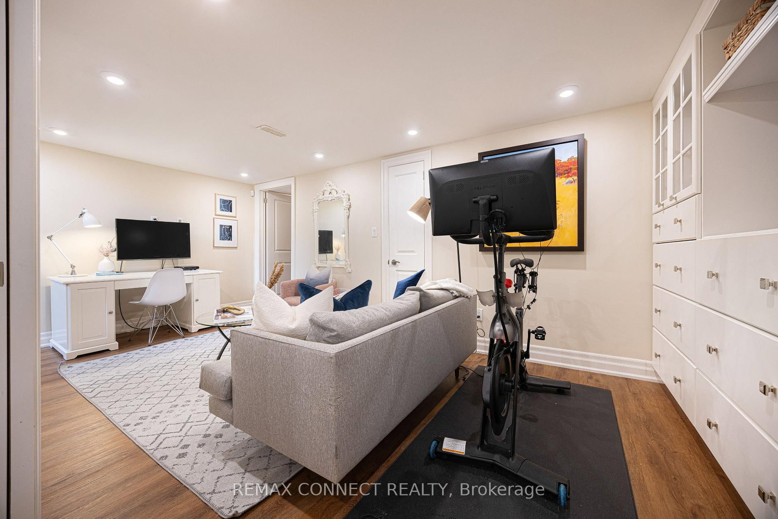 Townhouse sold at 122 Robinson Street, Toronto, Ontario, M6J 1M2 - Trinity-Bellwoods - MLS: C12866606