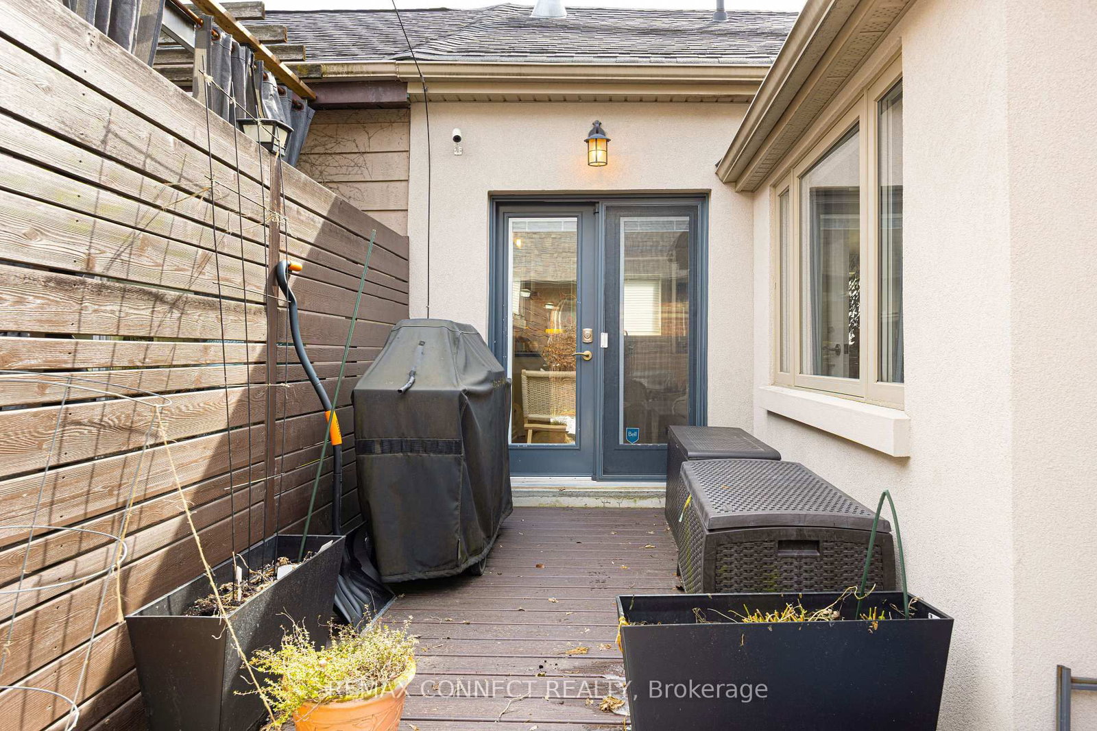 Townhouse sold at 122 Robinson Street, Toronto, Ontario, M6J 1M2 - Trinity-Bellwoods - MLS: C12866606