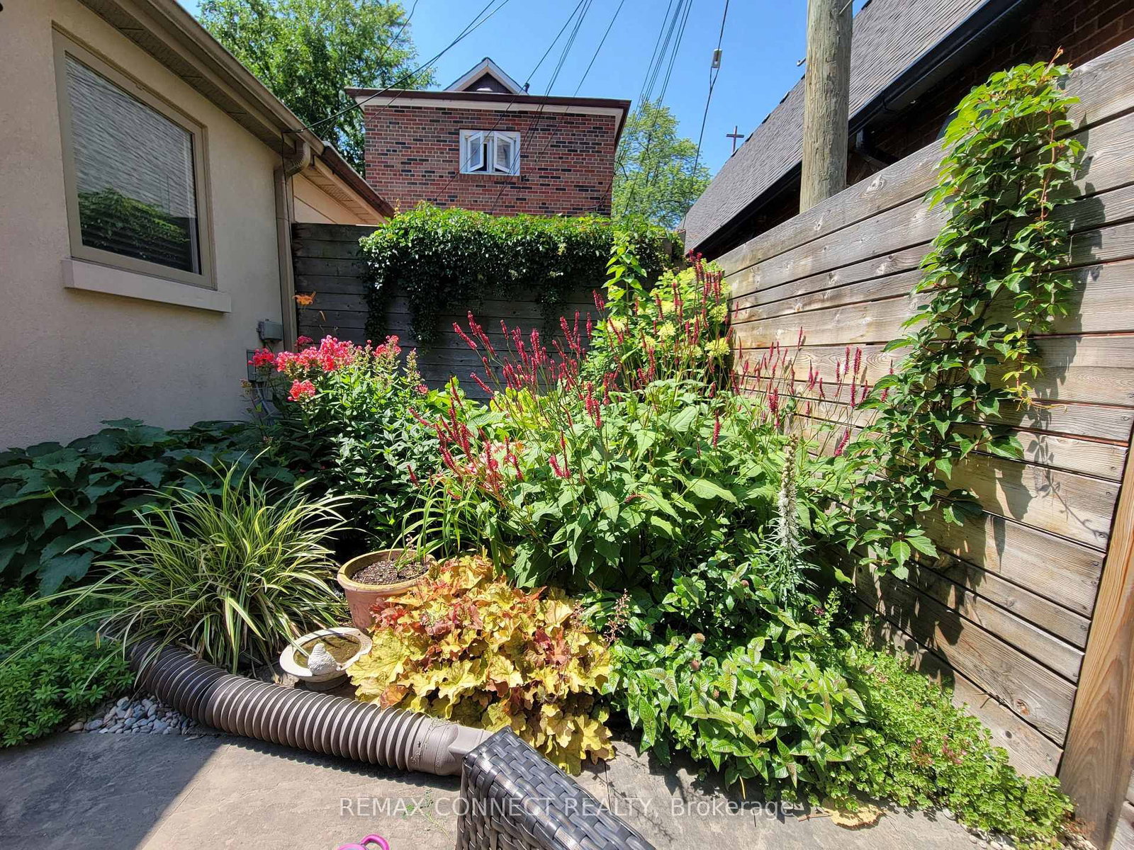 Townhouse sold at 122 Robinson Street, Toronto, Ontario, M6J 1M2 - Trinity-Bellwoods - MLS: C12866606