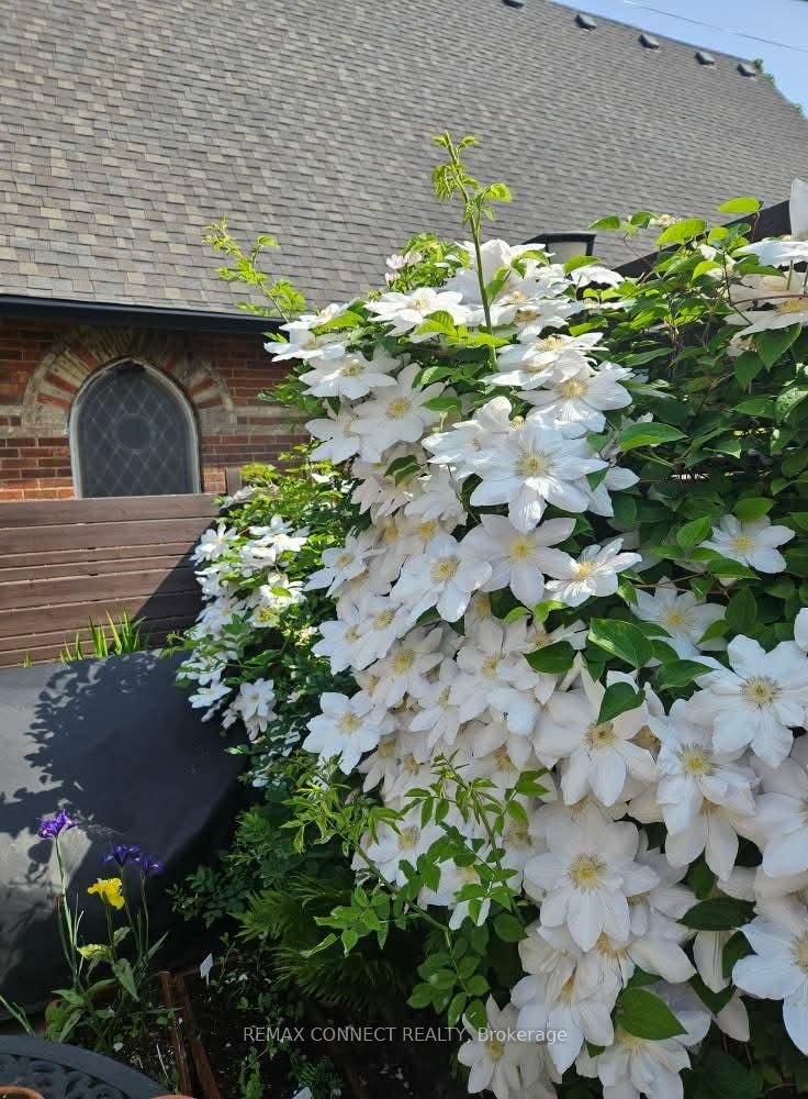 Townhouse sold at 122 Robinson Street, Toronto, Ontario, M6J 1M2 - Trinity-Bellwoods - MLS: C12866606