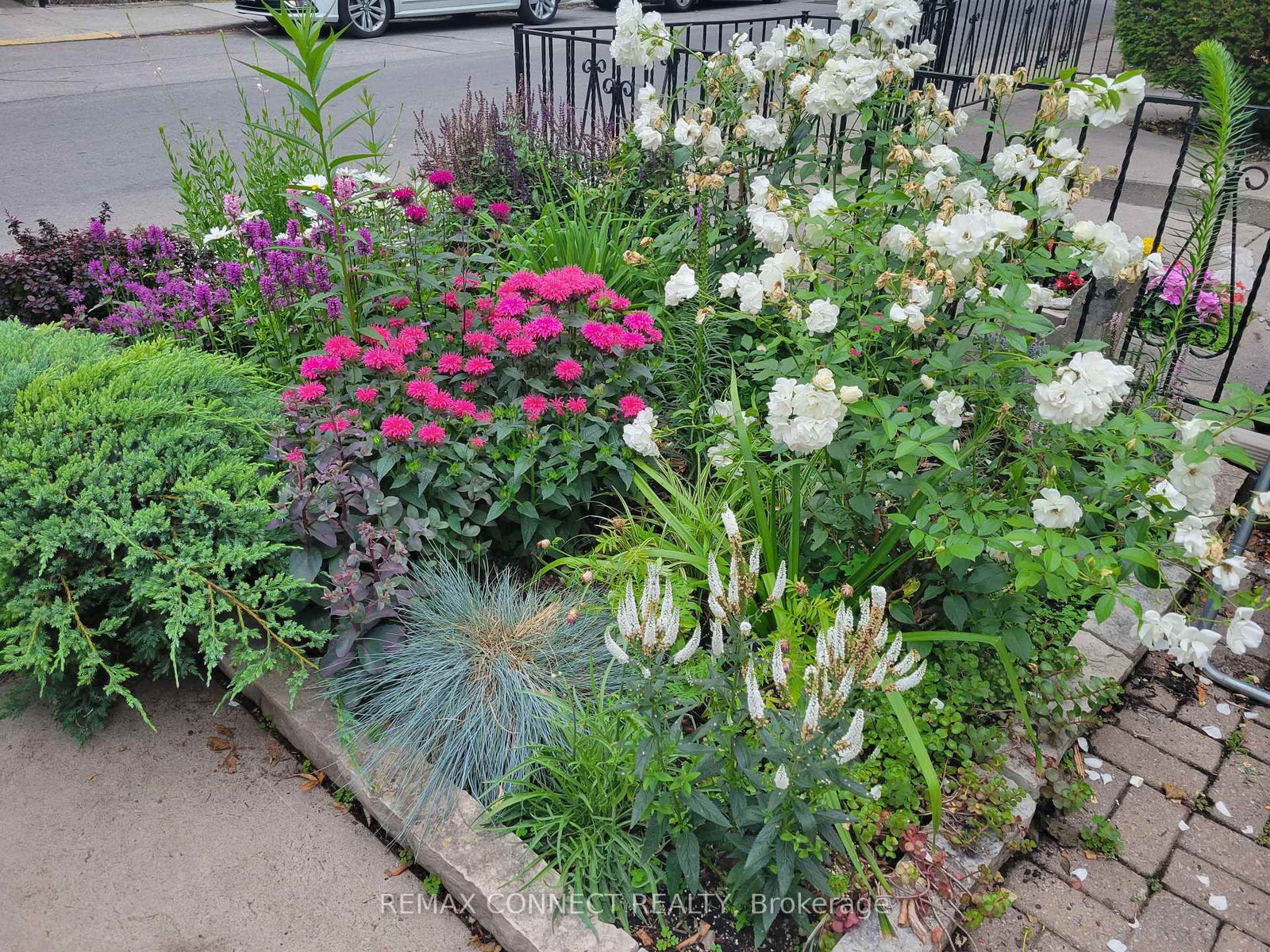 Townhouse sold at 122 Robinson Street, Toronto, Ontario, M6J 1M2 - Trinity-Bellwoods - MLS: C12866606