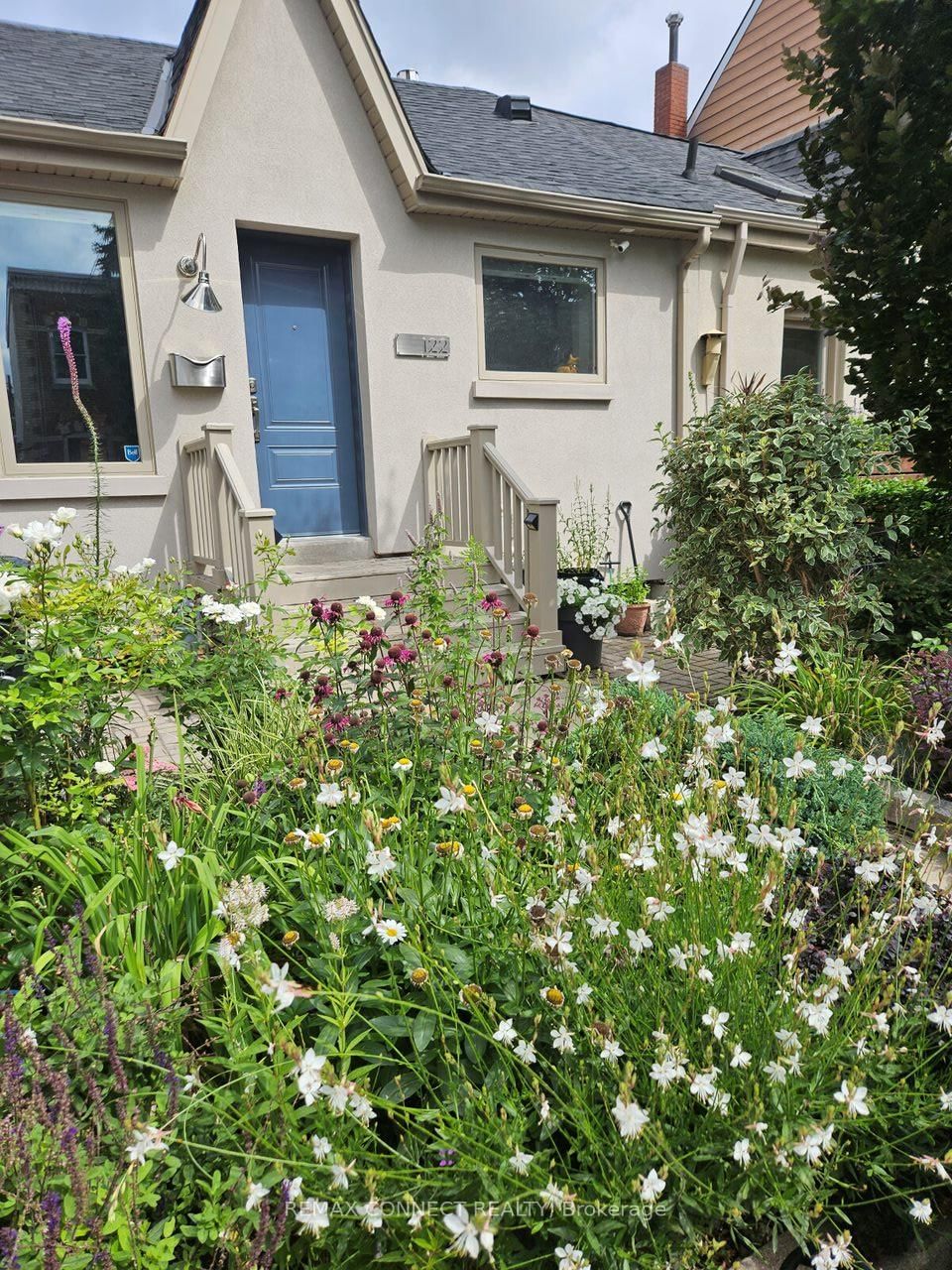 Townhouse sold at 122 Robinson Street, Toronto, Ontario, M6J 1M2 - Trinity-Bellwoods - MLS: C12866606