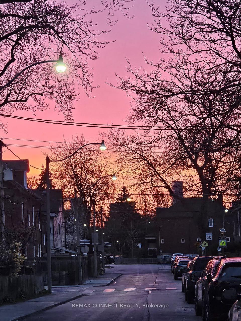 Townhouse sold at 122 Robinson Street, Toronto, Ontario, M6J 1M2 - Trinity-Bellwoods - MLS: C12866606