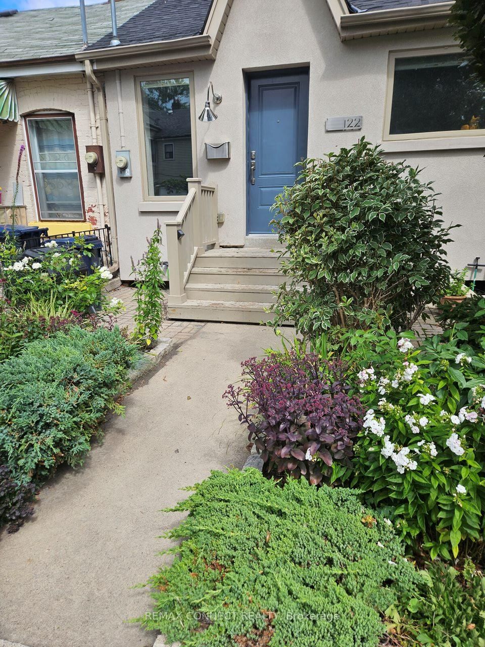 Townhouse sold at 122 Robinson Street, Toronto, Ontario, M6J 1M2 - Trinity-Bellwoods - MLS: C12866606