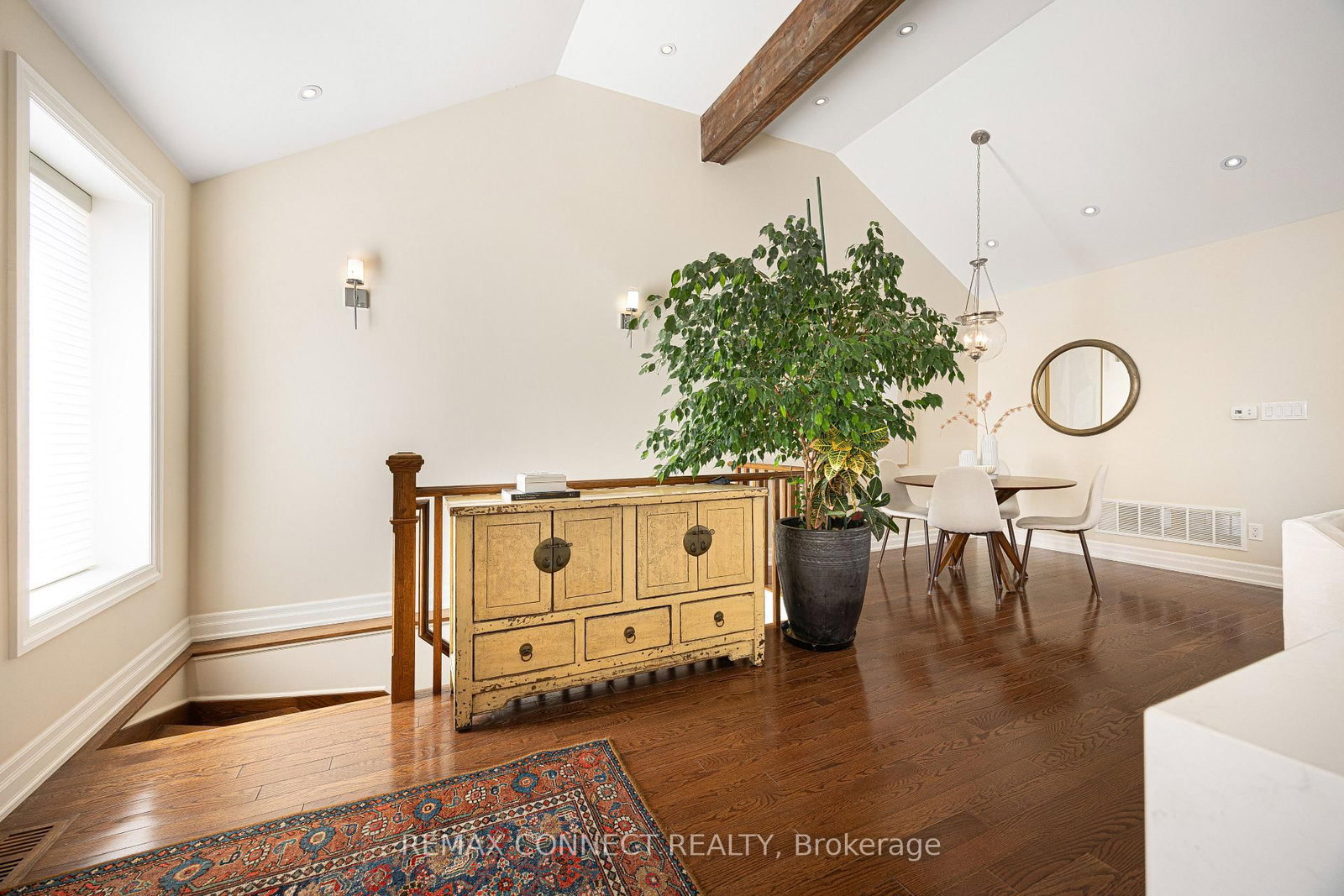 Townhouse sold at 122 Robinson Street, Toronto, Ontario, M6J 1M2 - Trinity-Bellwoods - MLS: C12866606