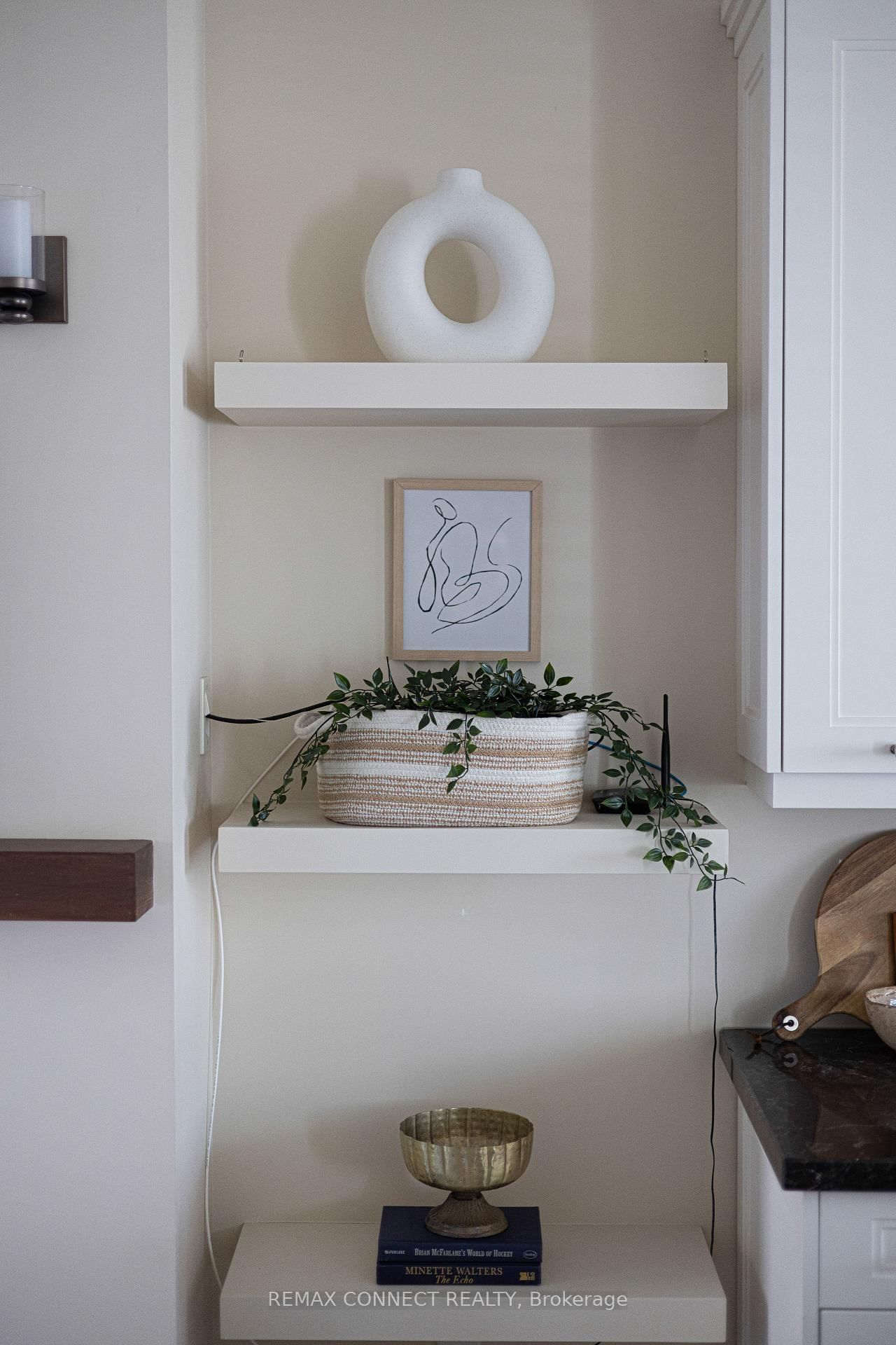 Townhouse sold at 122 Robinson Street, Toronto, Ontario, M6J 1M2 - Trinity-Bellwoods - MLS: C12866606