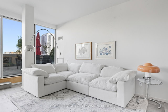 610 - 160 Baldwin Street