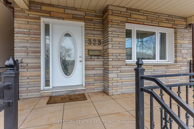 323 Lauder Ave, Toronto, M6E 3H7 | Image 2