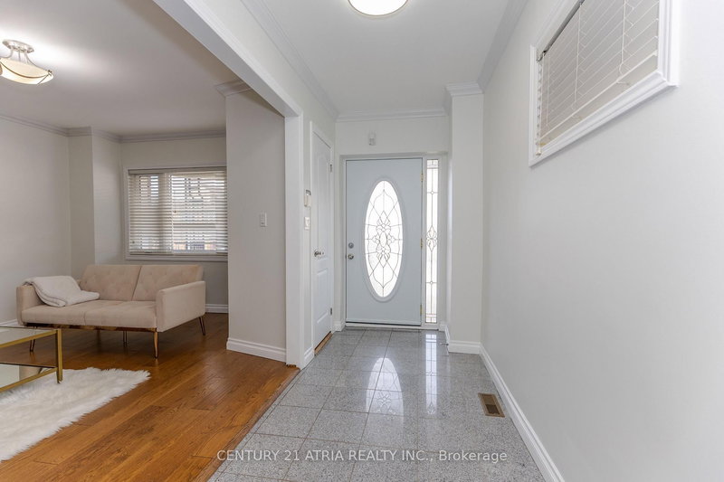 323 Lauder Ave, Toronto, M6E 3H7 | Image 3