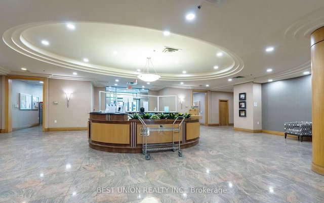 1705 - 5500 Yonge Street